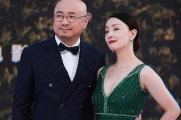 徐峥陶虹力证夫妻情深成婚16年最近狂秀恩爱一旁吴京表情抢镜