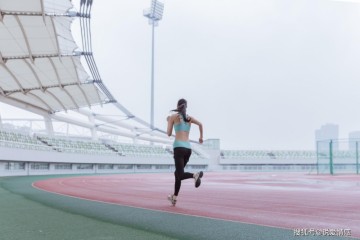 能摆开女性和女性之间距离的从不是金钱和美貌而是这三个当地